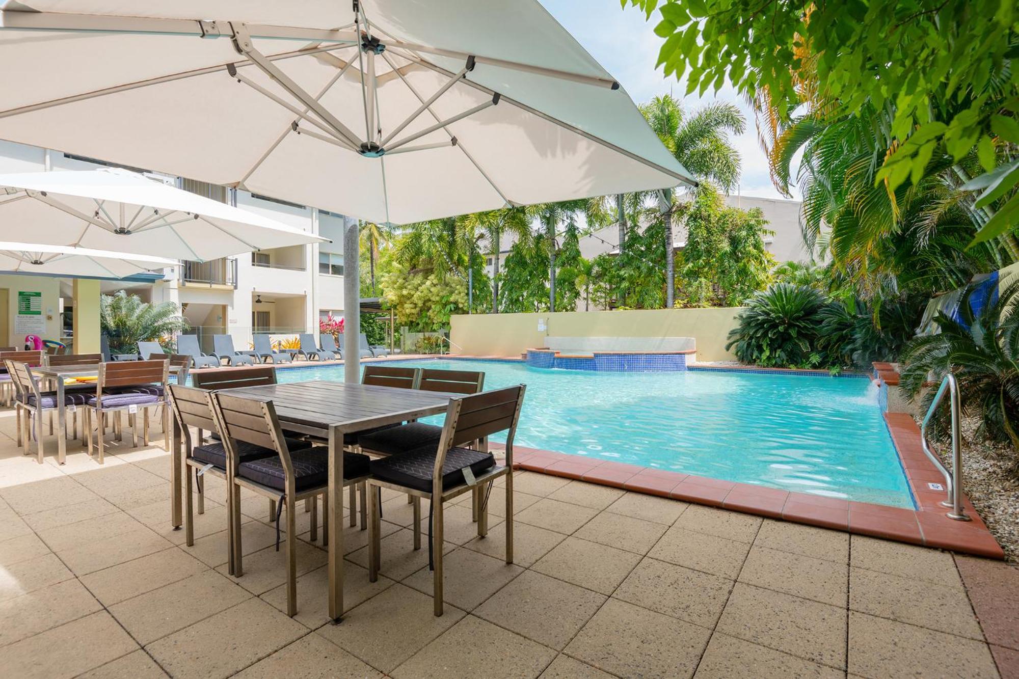 Central Plaza Port Douglas Exteriör bild